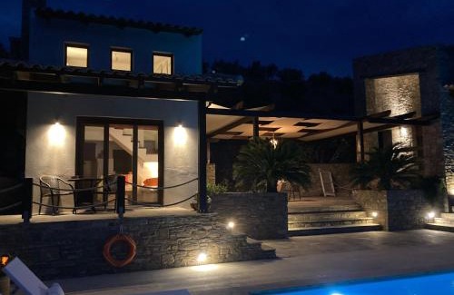 Kymi-Aliveri Villa | Villa Pebbles