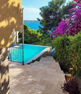 Trogir Apartamento | Villa Penava, private beach, pool and 7min to Trogir