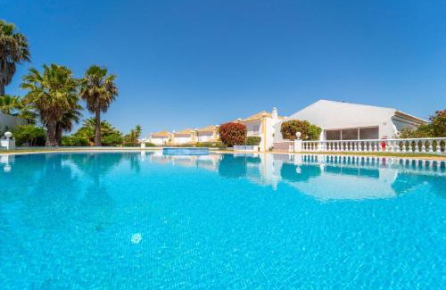 Castelo Villa | Villa Periquito 2BD Pool Fast WiFi AC Garden