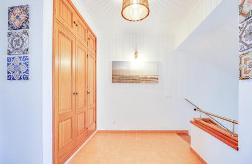 Castelo Villa | Villa Periquito 2BD Pool Fast WiFi AC Garden