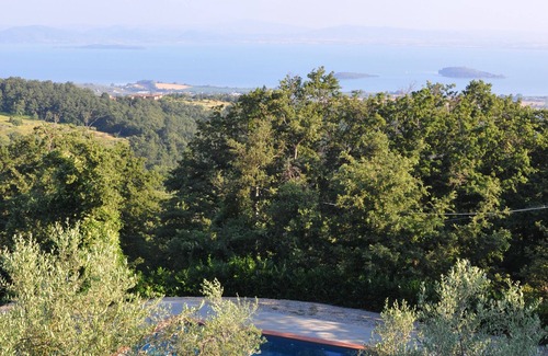 Lisciano Niccone Villa | Villa Perugini, 5 bedrooms split in 3 flats, Trasimeno lake view, private pool