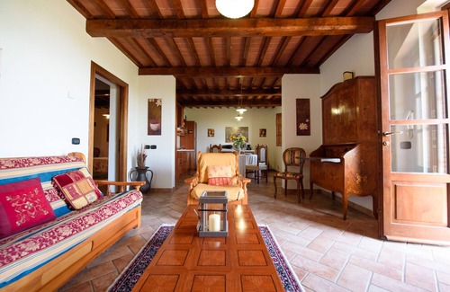 Lisciano Niccone Villa | Villa Perugini, 5 bedrooms split in 3 flats, Trasimeno lake view, private pool
