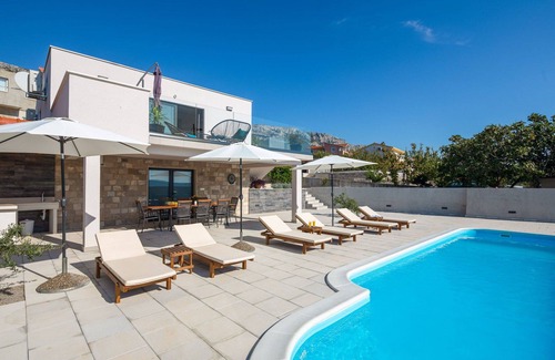 Kastel Sucurac Villa | Villa Petra Divine with Pool