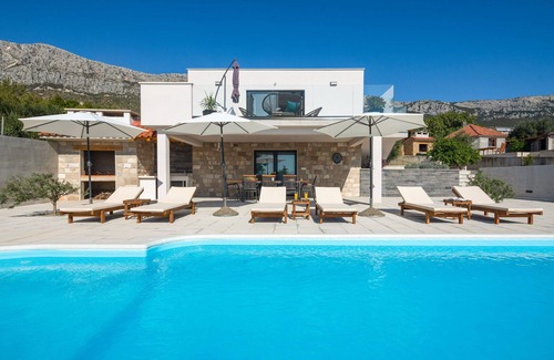 Kastel Sucurac Villa | Villa Petra Divine with Pool