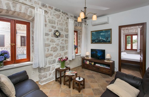 Gruda Villa | Villa Petrosa es una mezcla perfecta de pasado y presente.