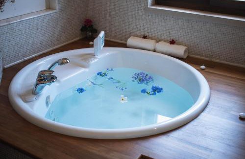 Trani Cama Y Desayuno | Villa Pietra Bianca - Luxury stay in Puglia