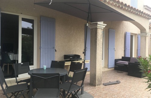 Cavillargues Villa | Villa Piscine Jardin spa Gonflable Idéale Vacances en Famille ou Entre Amis