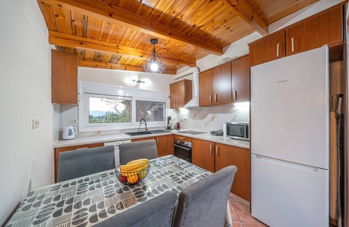 Katapodata Villa | Villa 'Plousia' con vistas a la montaña, Wi-Fi y aire acondicionado