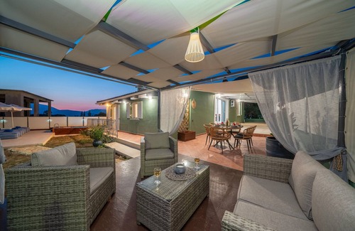 Katapodata Villa | Villa 'Plousia' con vistas a la montaña, Wi-Fi y aire acondicionado