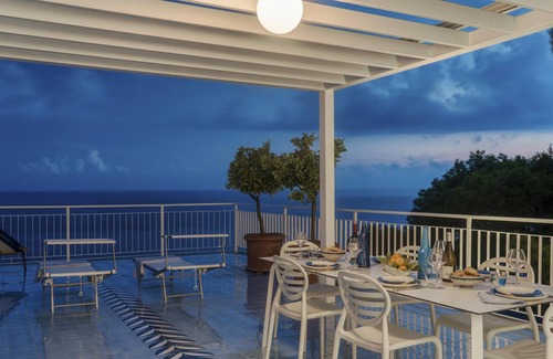 Sori Villa | Villa Ponti 6 Emma Villas