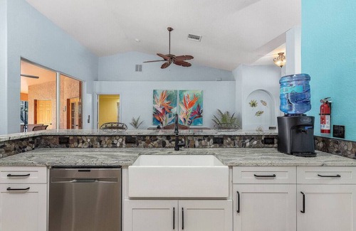 Centennial Villa | Villa Poolside Paradise: Unwind in Tropical Style!
