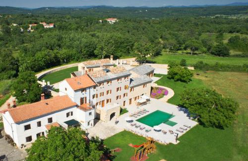 Makovci Casa | Villa Poropati, Grožnjan, Istria - Luxury Countryside Estate for up to 19 persons - Large pool of 80m2 with kids section