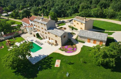 Makovci Casa | Villa Poropati, Grožnjan, Istria - Luxury Countryside Estate for up to 19 persons - Large pool of 80m2 with kids section