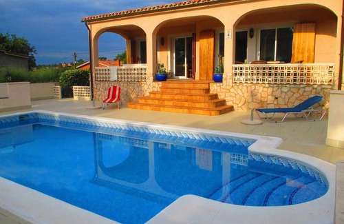 Mont Barbat Casa | Villa y piscina privada, a 20 minutos de la playa.