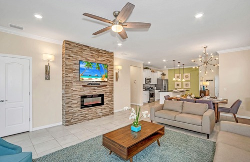 Loughman Casa | Villa! Private Pool & Game Room! Near Disney