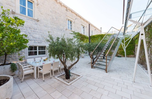 Zaton Villa | Villa Pugliesi - cinco siglos de historia Vestido con elegante de lujo!
