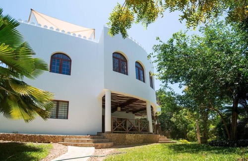 Diani Beach Villa | Villa Pundamilia, Private Pool, Free Wifi, Secure