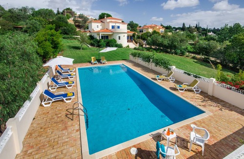 Monte Raposo Villa | Villa Quina~Heated Pool*~ Fibre Wi-fi - 8 + 4 cots - Booking 2026 & 2027 NOW