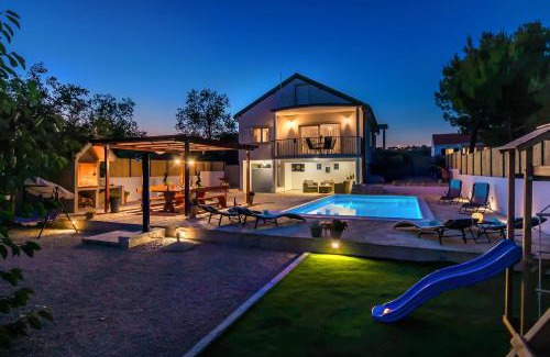 Sibenik Villa | Villa R&B heated pool