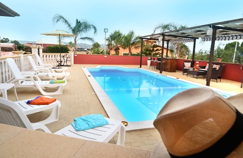 Agrigento Villa | Villa Radiosa fenced pool,air-con,wi-fi,13 pax, toys,BBQ,close to beaches & town