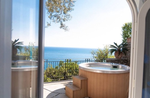 Laurito Villa | Villa Raissa luxury Property in Positano with private jacuzzi
