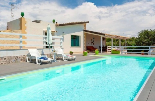 Donnalucata Villa | Villa Renzo - Cuatro Habitaciones Villa, Capacidad 8