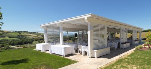 Ripe Cama Y Desayuno | villa Resort Tre Castelli