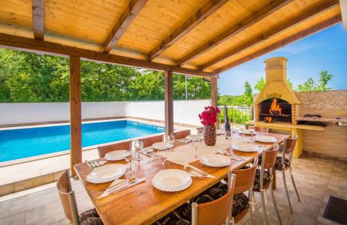 Ripenda Verbanci Casa | Villa Ripenda, a private Istrian haven with a pool