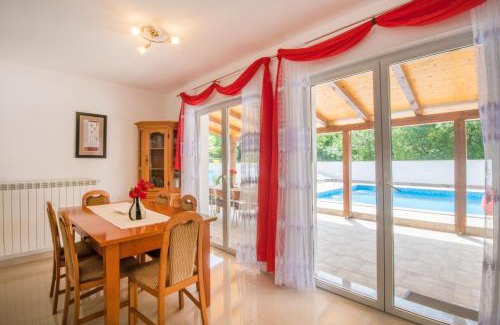 Ripenda Verbanci Casa | Villa Ripenda, a private Istrian haven with a pool