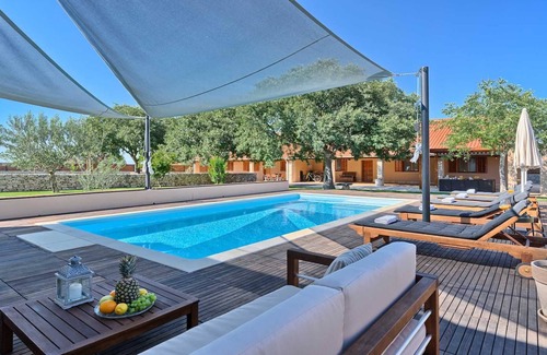 Sibenik Villa | Villa River and Sea Retreat - para 12 huéspedes con piscina, a 10 minutos de la playa