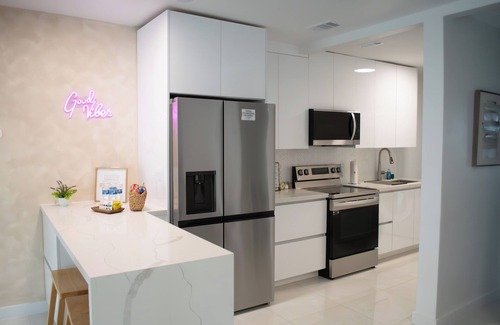 Northeast Coconut Grove Casa | Villa Roads 2/2 King Bed, Laundry Coral Gables, Brickell, Little Havana, Airport