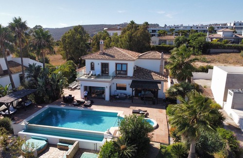 Manilva Villa | Villa 'Romano' con vistas al mar, Wi-Fi y aire acondicionado