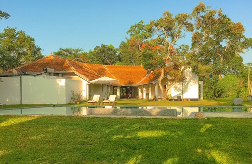 Ambalangoda Villa | Villa Ronnaduwa - lujo con gran jardín (3000m2) + cocina privada y piscina!