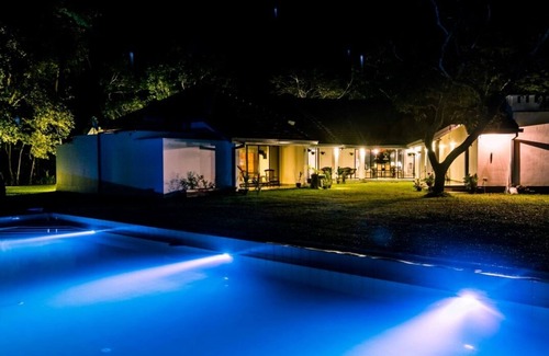 Ambalangoda Villa | Villa Ronnaduwa - lujo con gran jardín (3000m2) + cocina privada y piscina!