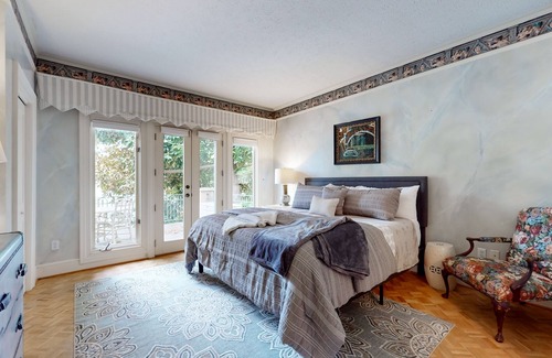Lake Lure Casa | Villa Rosa: All-Suite lakefront chateau with private infinity pool & beach