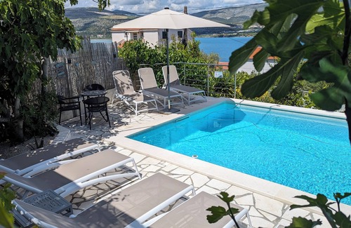 Arbanija Apartamento | Villa Rosa Ciovo / Pool / 120m zum Strand / 2 Apartments