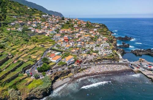 Porto Moniz Villa | Villa Rosa Mare by Homie