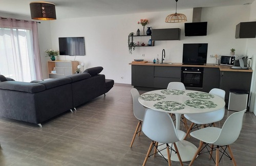 Lagorce Casa | Villa Rose Piscine Privée /climatisée Vallon Pont D'arc