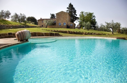 Poggibonsi Villa | Villa Rugiada Promoted By WeekHomes.com
