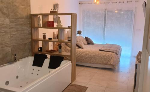 Salin-de-Giraud Hotel | Villa sémaphore, suite la Fleur de Sel