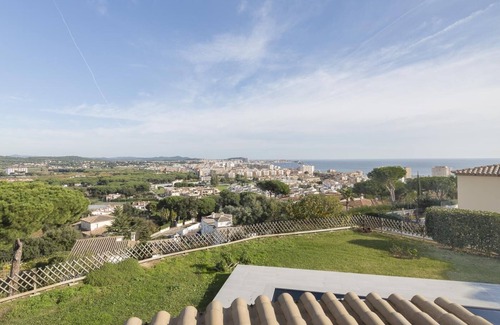 Calonge Villa | Villa Saramel amplia y moderna con vistas al mar de Palamos.