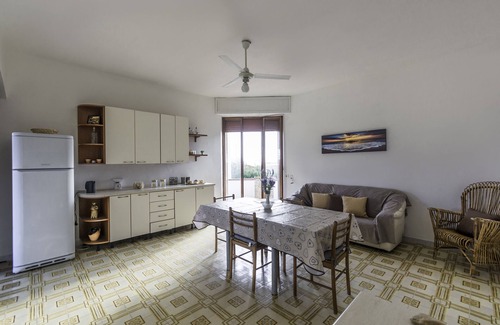 Specchiarica Casa | VILLA SALINA MONACI, FRENTE AL MAR
