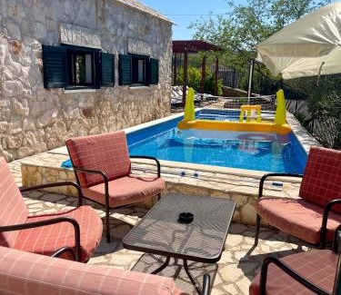 Zagvozd Villa | Villa Sagosde with Swimming Pool and Mini Golf