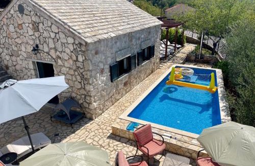 Zagvozd Villa | Villa Sagosde with Swimming Pool and Mini Golf