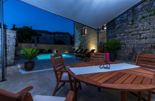 Zminj Villa | Villa Sagri - heated pool