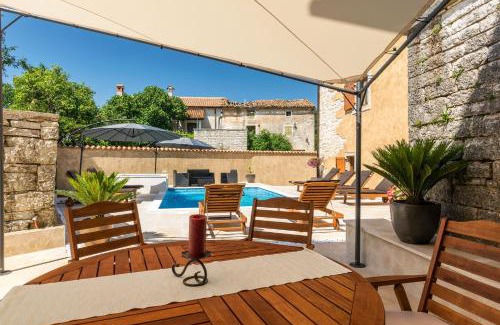 Zminj Villa | Villa Sagri - heated pool
