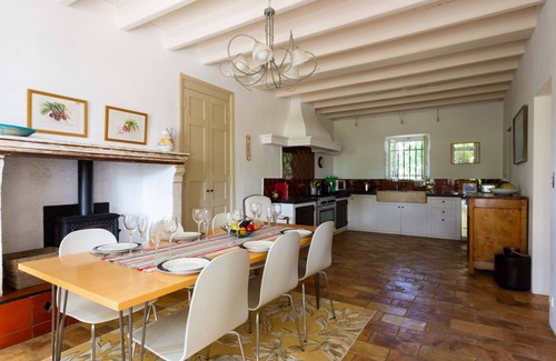 Saint-Etienne-du-Gres Casa | Villa Saint-Étienne-du-Grès, 4 bedrooms, 8 persons