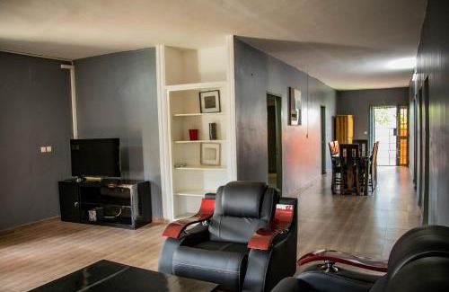 Lome Villa | Villa Saint Michel