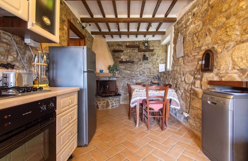 Lisciano Niccone Casa | Villa San Martino, two houses sharing a fenced pool, San Martino, San Martino