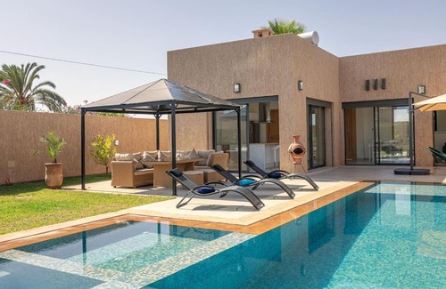El Aggada Villa | Villa Sanna, élégante avec piscine Chauffée, jeux